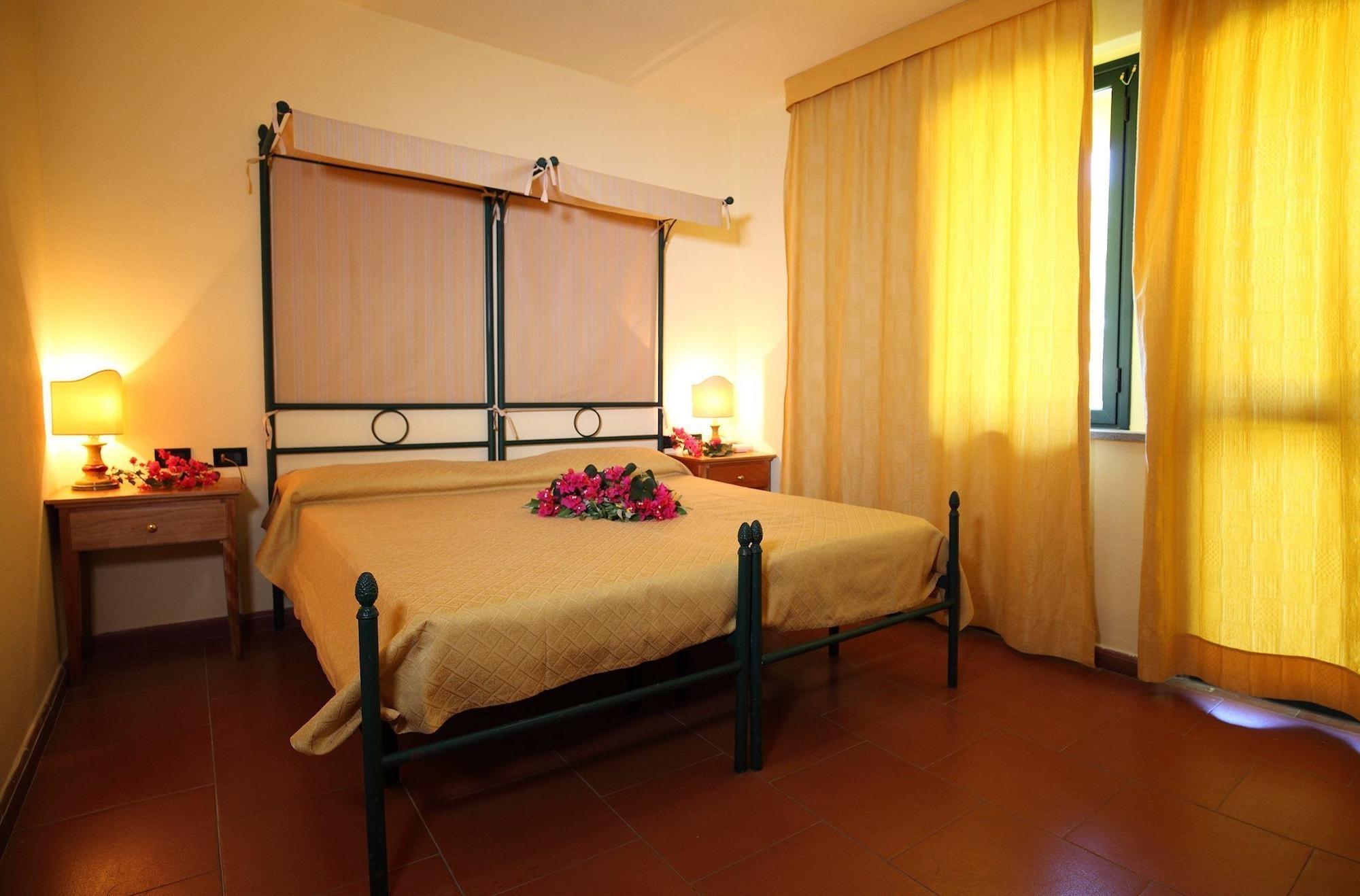 Marina Del Marchese Beach Resort Botricello Exterior foto