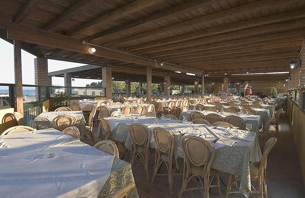 Marina Del Marchese Beach Resort Botricello Exterior foto